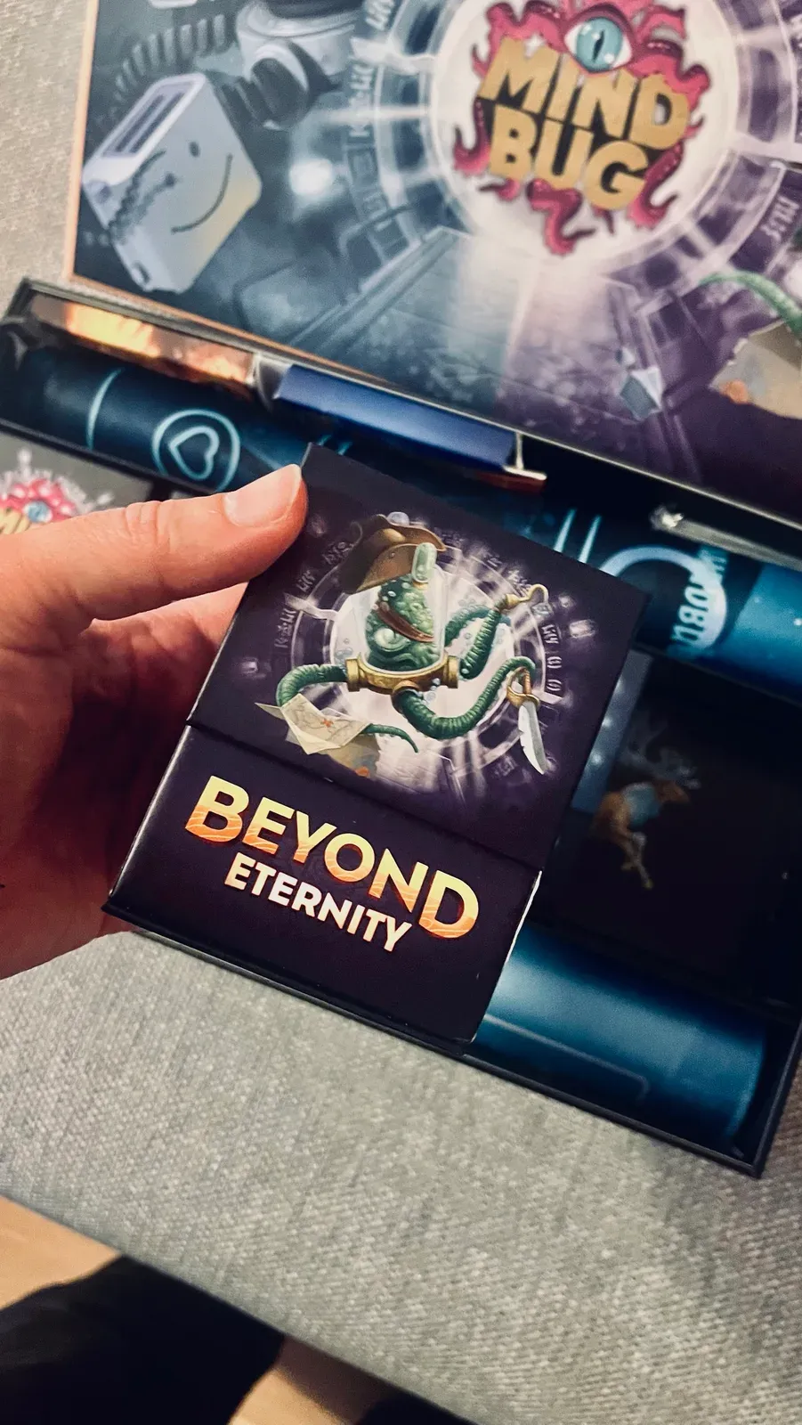 Die Box Beyond Eternity mit dem Piraten-Tintenfisch auf dem Cover
