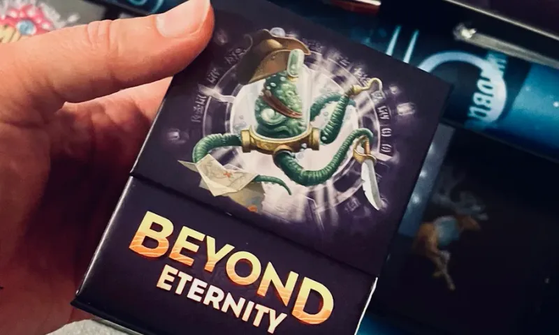 Die Box Beyond Eternity mit dem Piraten-Tintenfisch auf dem Cover