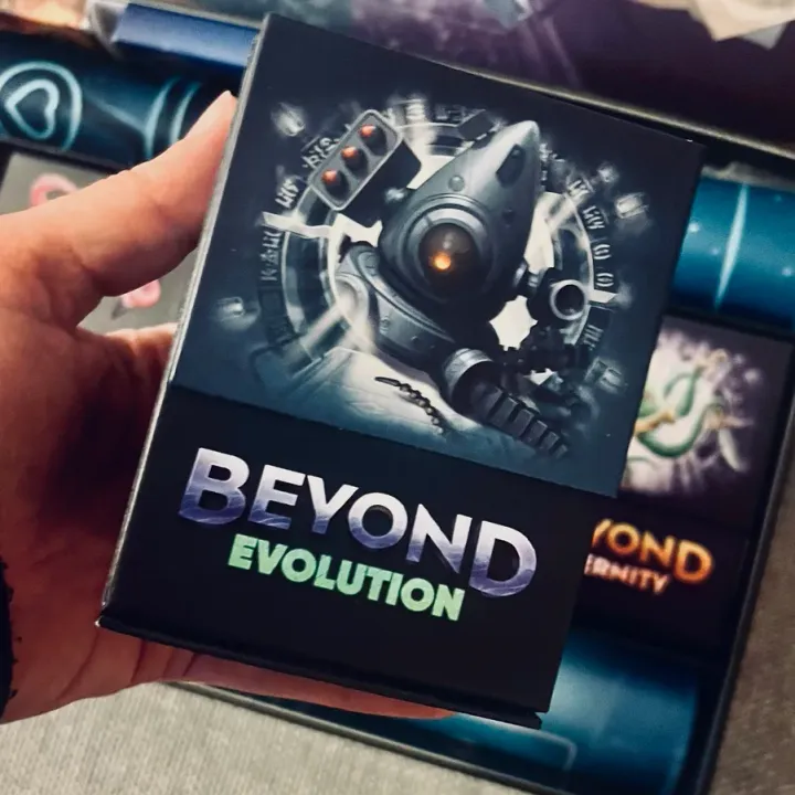 Die Box Beyond Evolution mit dem Roboter auf dem Cover