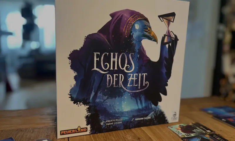 Die Schachtel von Echos der Zeit (englisch: Echoes of Time) auf unserem Tisch