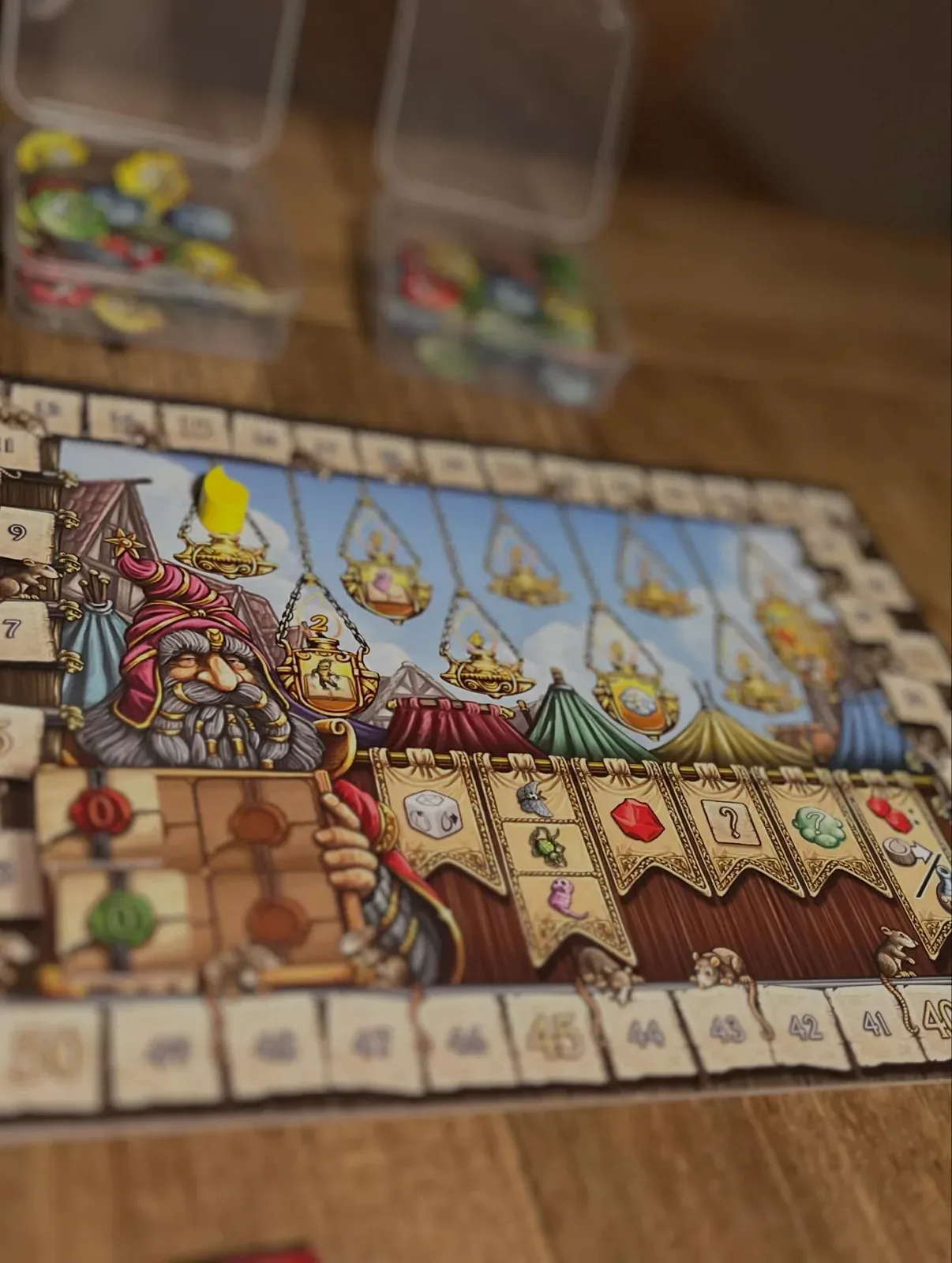 Die Wertungsleiste von Die Quacksalber von Quedlinburg mit den Zutaten-Chips