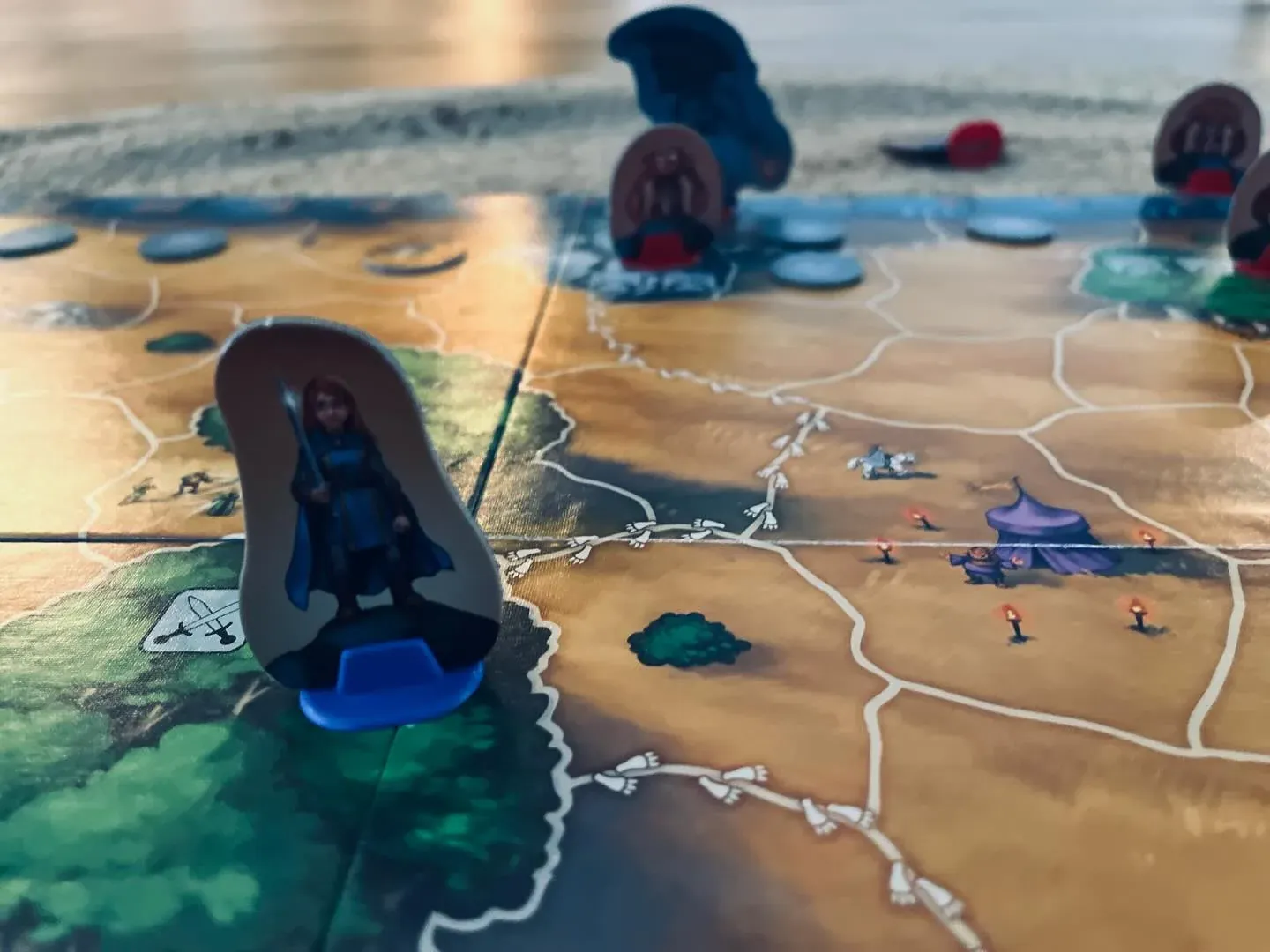 Heldenfigur aus Andor Junior auf dem Spielplan