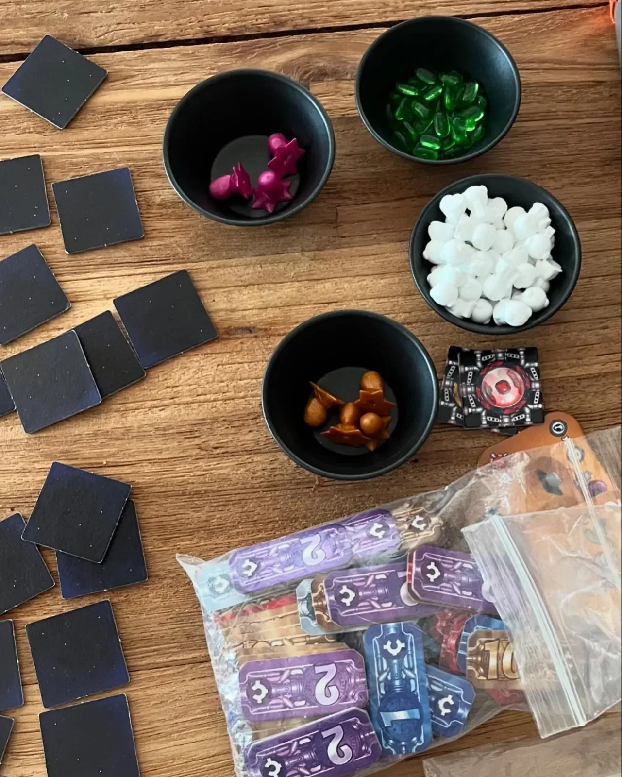 Crew- und Frachtteile von Galaxy Trucker in Schälchen