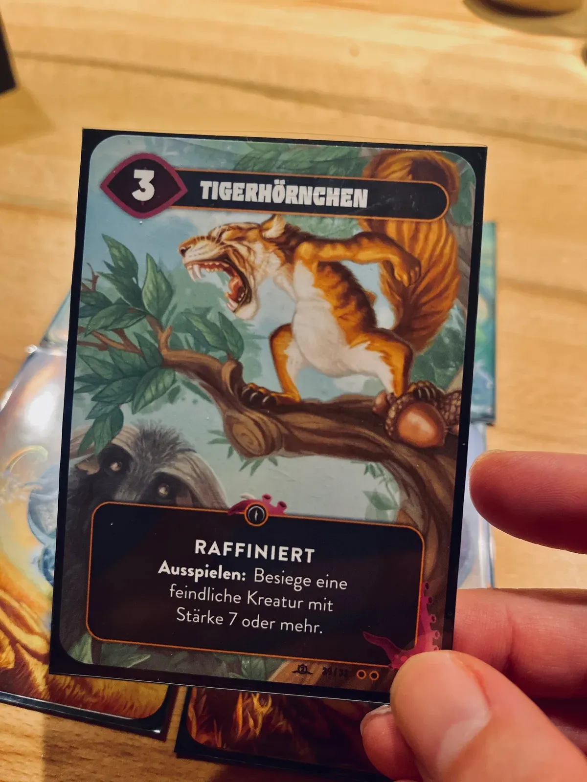 Die Karte Tigerhörnchen (Stärke 3), raffiniert: besiegt eine Kreatur mit Stärke 7 oder mehr