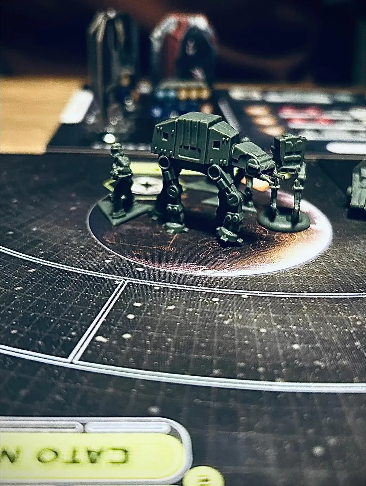 Eine AT-AT-Miniatur auf dem Spielplan von Star Wars: Rebellion