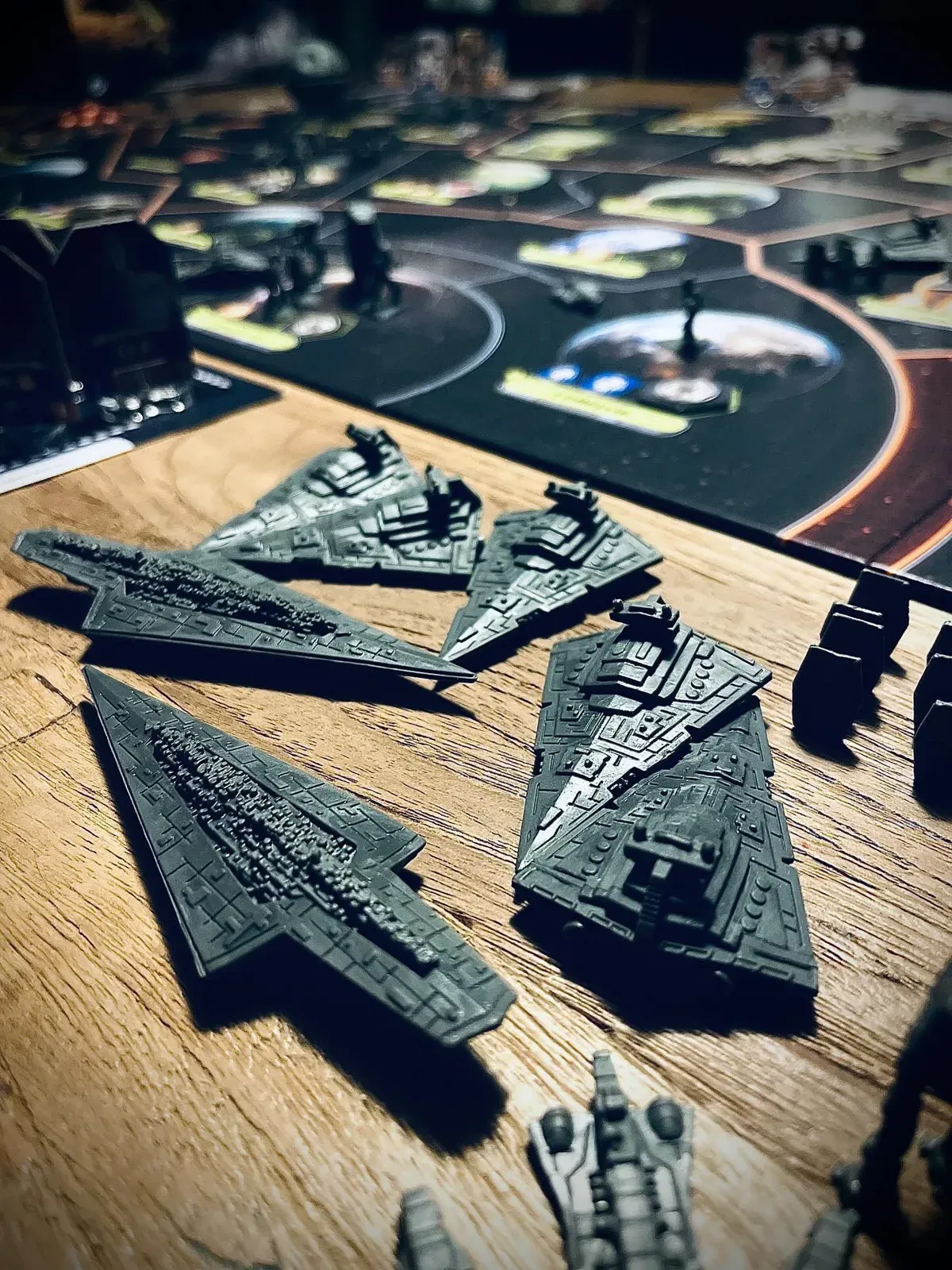 Sternzerstörer-Miniaturen aus Star Wars: Rebellion